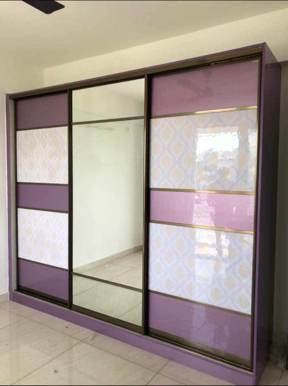 hafele-hettich-salice-wurfel-lacquer-glass-wardrobes-dealers-manufacturers-in-noida-greater-noida-india